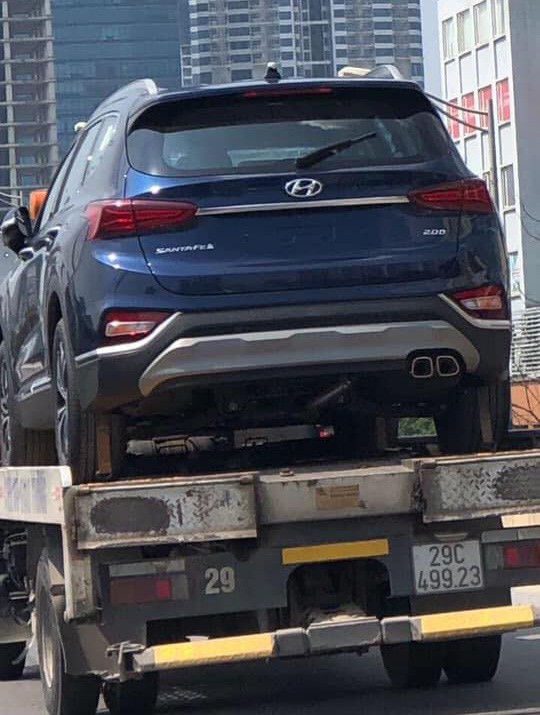 Hyundai Santa Fe thế hệ mới xuất hiện tại Hà Nội trước thời điểm ra mắt